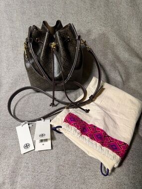 Pre-Owned Tory Burch T Monogram Coated Canvas Bucket Bag in French Press